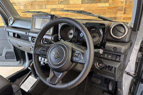 Suzuki Jimny SZ5 4x4 AUTO 100