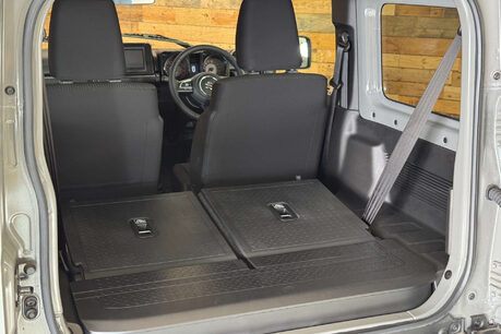 Suzuki Jimny SZ5 4x4 AUTO 12