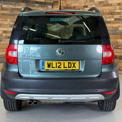 Skoda Yeti 2.0 TDI Elegance SUV 5dr Diesel Manual 4WD Euro 5 (170 ps) 1