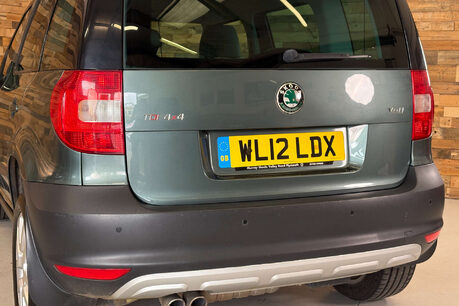 Skoda Yeti 2.0 TDI Elegance SUV 5dr Diesel Manual 4WD Euro 5 (170 ps) 9
