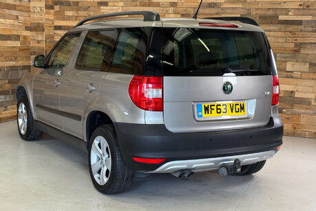 Skoda Yeti 1.6 TDI GreenLine II Elegance SUV 5dr Diesel Manual Euro 5 (s/s) (105 ps) 4