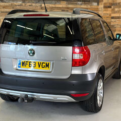 Skoda Yeti 1.6 TDI GreenLine II Elegance SUV 5dr Diesel Manual Euro 5 (s/s) (105 ps) 4