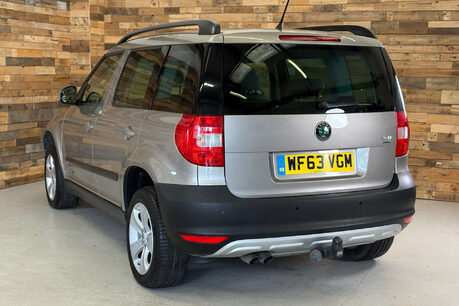 Skoda Yeti 1.6 TDI GreenLine II Elegance SUV 5dr Diesel Manual Euro 5 (s/s) (105 ps) 71