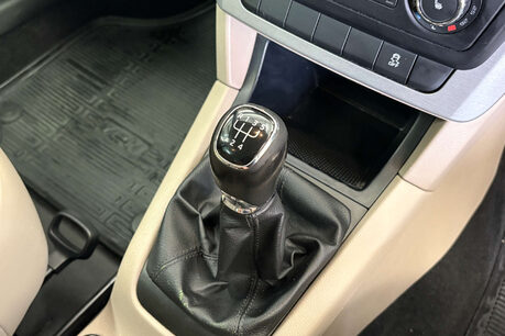 Skoda Yeti 1.6 TDI GreenLine II Elegance SUV 5dr Diesel Manual Euro 5 (s/s) (105 ps) 27