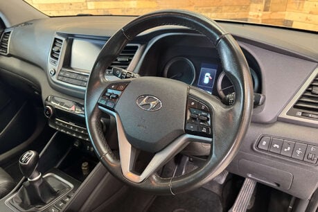Hyundai TUCSON 2.0 CRDi Premium SUV 5dr Diesel Manual 4WD Euro 6 (136 ps) 10
