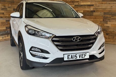 Hyundai TUCSON 2.0 CRDi Premium SUV 5dr Diesel Manual 4WD Euro 6 (136 ps) 1