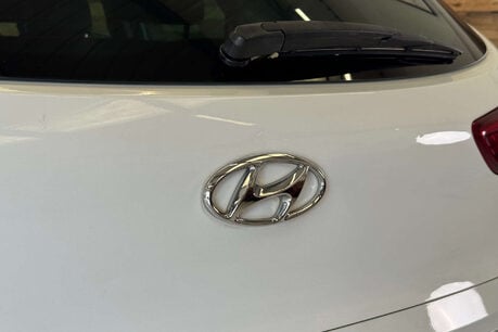 Hyundai TUCSON 2.0 CRDi Premium SUV 5dr Diesel Manual 4WD Euro 6 (136 ps) 21