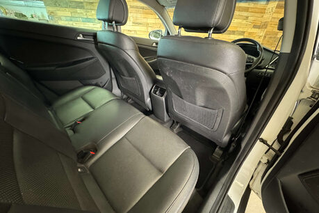 Hyundai TUCSON 2.0 CRDi Premium SUV 5dr Diesel Manual 4WD Euro 6 (136 ps) 51