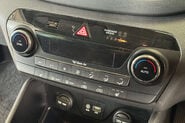 Hyundai TUCSON 2.0 CRDi Premium SUV 5dr Diesel Manual 4WD Euro 6 (136 ps) 61