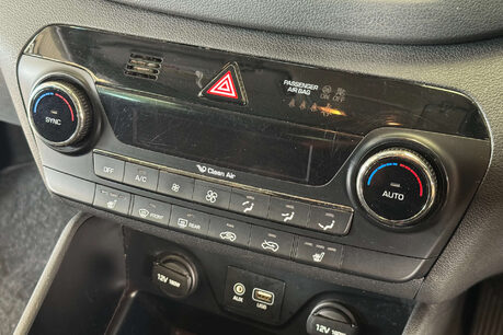 Hyundai TUCSON 2.0 CRDi Premium SUV 5dr Diesel Manual 4WD Euro 6 (136 ps) 61