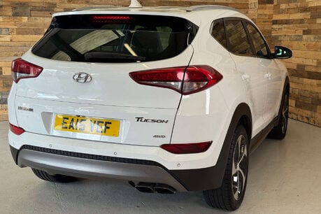 Hyundai TUCSON 2.0 CRDi Premium SUV 5dr Diesel Manual 4WD Euro 6 (136 ps) 8