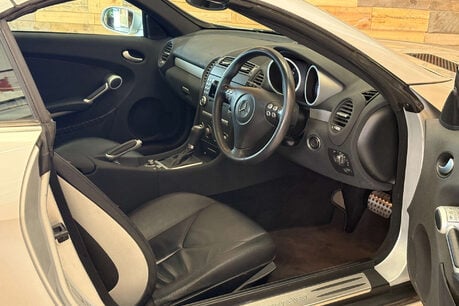 Mercedes-Benz SLK 1.8 SLK200 Kompressor Convertible 2dr Petrol Automatic (211 g/km, 163 bhp) 11
