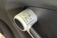 Mercedes-Benz SLK 1.8 SLK200 Kompressor Convertible 2dr Petrol Automatic (211 g/km, 163 bhp) 38