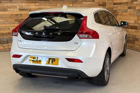 Volvo V40 1.6 T4 SE Lux Hatchback 5dr Petrol Manual Euro 5 (s/s) (180 ps) 5