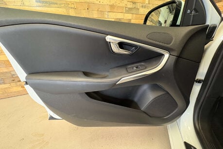 Volvo V40 1.6 T4 SE Lux Hatchback 5dr Petrol Manual Euro 5 (s/s) (180 ps) 78
