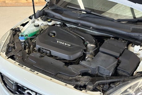 Volvo V40 1.6 T4 SE Lux Hatchback 5dr Petrol Manual Euro 5 (s/s) (180 ps) 28