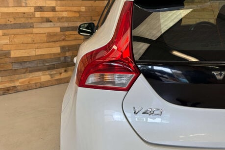 Volvo V40 1.6 T4 SE Lux Hatchback 5dr Petrol Manual Euro 5 (s/s) (180 ps) 69