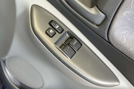 Toyota Yaris 1.3 VVT-i 16v CDX Hatchback 5dr Petrol Automatic (160 g/km, 85 bhp) 26