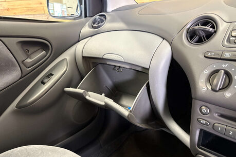 Toyota Yaris 1.3 VVT-i 16v CDX Hatchback 5dr Petrol Automatic (160 g/km, 85 bhp) 16