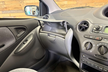 Toyota Yaris 1.3 VVT-i 16v CDX Hatchback 5dr Petrol Automatic (160 g/km, 85 bhp) 15