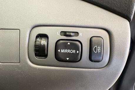 Toyota Yaris 1.3 VVT-i 16v CDX Hatchback 5dr Petrol Automatic (160 g/km, 85 bhp) 23