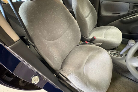 Toyota Yaris 1.3 VVT-i 16v CDX Hatchback 5dr Petrol Automatic (160 g/km, 85 bhp) 39