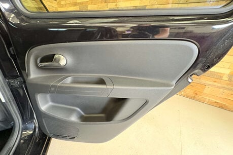 Volkswagen Up 1.0 High up! Hatchback 5dr Petrol ASG Euro 5 (75 ps) 77