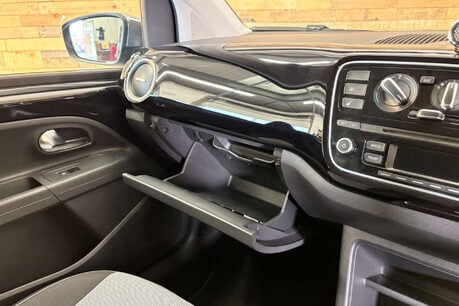 Volkswagen Up 1.0 High up! Hatchback 5dr Petrol ASG Euro 5 (75 ps) 40