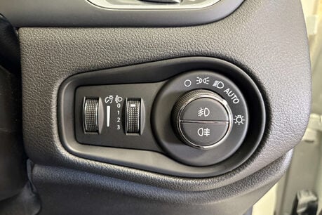 Jeep Renegade 1.4T MultiAirII Limited SUV 5dr Petrol Auto 4WD Euro 6 (s/s) (170 ps) 64