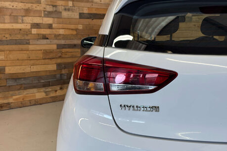 Hyundai i20 1.2 SE Coupe 3dr Petrol Manual Euro 6 (84 ps) 63