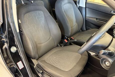 Hyundai i20 1.4 Comfort Hatchback 5dr Petrol Auto Euro 5 (99 bhp) 31