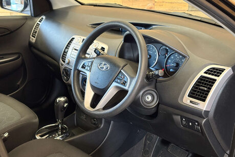 Hyundai i20 1.4 Comfort Hatchback 5dr Petrol Auto Euro 5 (99 bhp) 39
