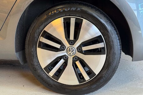 Volkswagen Golf 35.8kWh e-Golf Hatchback 5dr Electric Auto (136 ps) 67
