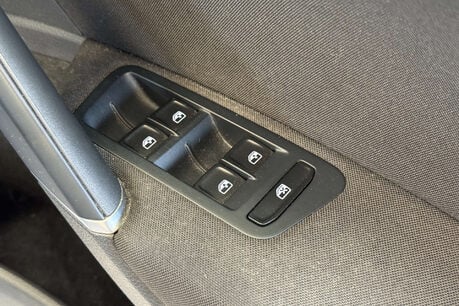 Volkswagen Golf 35.8kWh e-Golf Hatchback 5dr Electric Auto (136 ps) 58