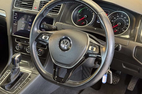 Volkswagen Golf 35.8kWh e-Golf Hatchback 5dr Electric Auto (136 ps) 5
