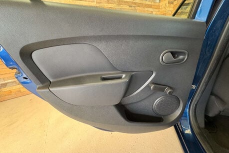 Dacia Sandero 0.9 TCe Ambiance Hatchback 5dr Petrol Manual Euro 6 (s/s) (90 ps) 30