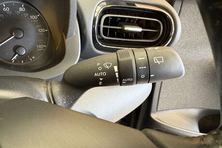 Toyota Yaris 1.5 VVT-h Icon Hatchback 5dr Petrol Hybrid E-CVT Euro 6 (s/s) (116 ps) 37