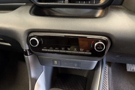 Toyota Yaris 1.5 VVT-h Icon Hatchback 5dr Petrol Hybrid E-CVT Euro 6 (s/s) (116 ps) 34