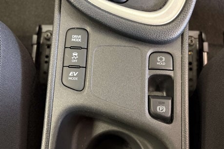Toyota Yaris 1.5 VVT-h Icon Hatchback 5dr Petrol Hybrid E-CVT Euro 6 (s/s) (116 ps) 32