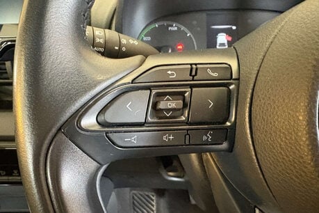 Toyota Yaris 1.5 VVT-h Icon Hatchback 5dr Petrol Hybrid E-CVT Euro 6 (s/s) (116 ps) 42