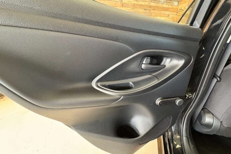 Toyota Yaris 1.5 VVT-h Icon Hatchback 5dr Petrol Hybrid E-CVT Euro 6 (s/s) (116 ps) 47