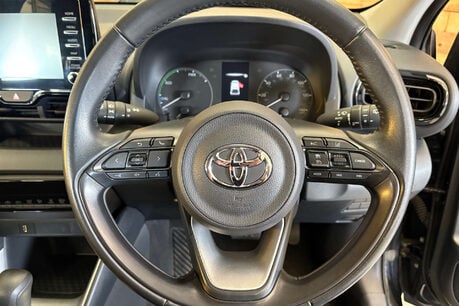 Toyota Yaris 1.5 VVT-h Icon Hatchback 5dr Petrol Hybrid E-CVT Euro 6 (s/s) (116 ps) 6