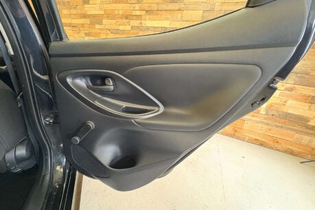 Toyota Yaris 1.5 VVT-h Icon Hatchback 5dr Petrol Hybrid E-CVT Euro 6 (s/s) (116 ps) 46