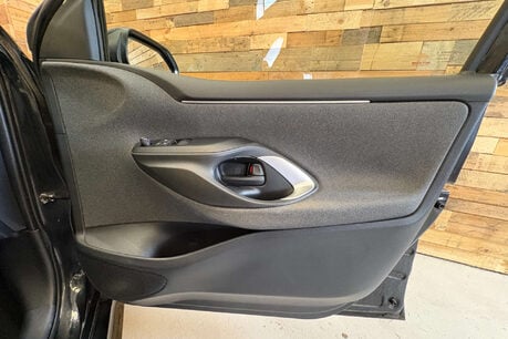 Toyota Yaris 1.5 VVT-h Icon Hatchback 5dr Petrol Hybrid E-CVT Euro 6 (s/s) (116 ps) 77