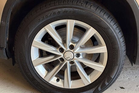 Volkswagen Tiguan 2.0 TDI BlueMotion Tech SE SUV 5dr Diesel Manual 2WD Euro 5 (s/s) (140 ps) 52
