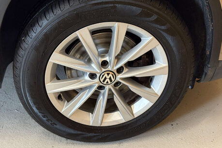 Volkswagen Tiguan 2.0 TDI BlueMotion Tech SE SUV 5dr Diesel Manual 2WD Euro 5 (s/s) (140 ps) 50
