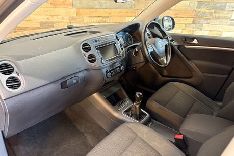 Volkswagen Tiguan 2.0 TDI BlueMotion Tech SE SUV 5dr Diesel Manual 2WD Euro 5 (s/s) (140 ps) 15