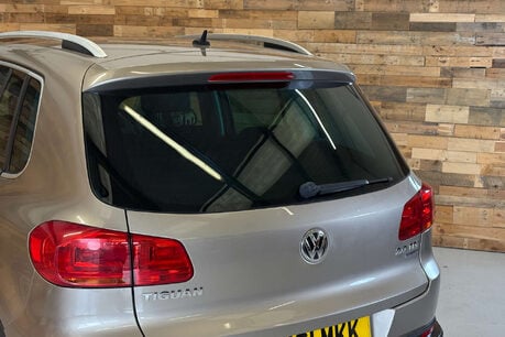 Volkswagen Tiguan 2.0 TDI BlueMotion Tech SE SUV 5dr Diesel Manual 2WD Euro 5 (s/s) (140 ps) 61