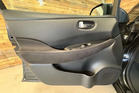 Nissan LEAF 24kWh Acenta Hatchback 5dr Electric Auto (107 bhp) 37