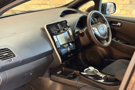 Nissan LEAF 24kWh Acenta Hatchback 5dr Electric Auto (107 bhp) 9